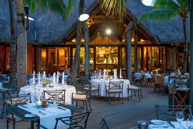 Suite deluxe du Dinarobin face au lagon