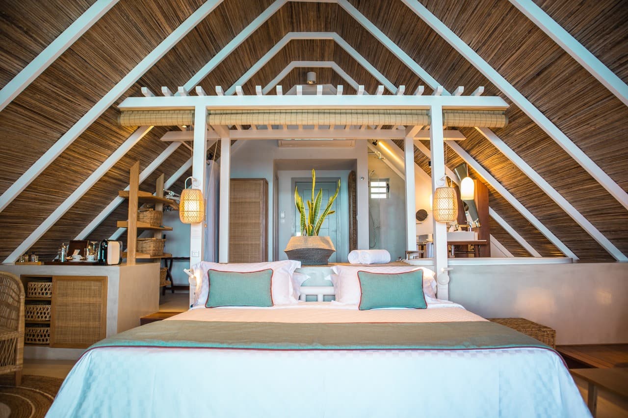 Piscine infinity du Preskîl face au lagon