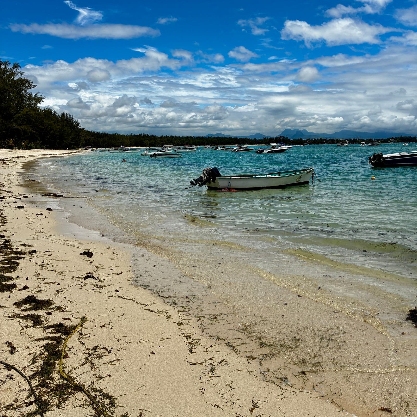 Vue aérienne de Blue Bay Marine Park avec ses eaux turquoise