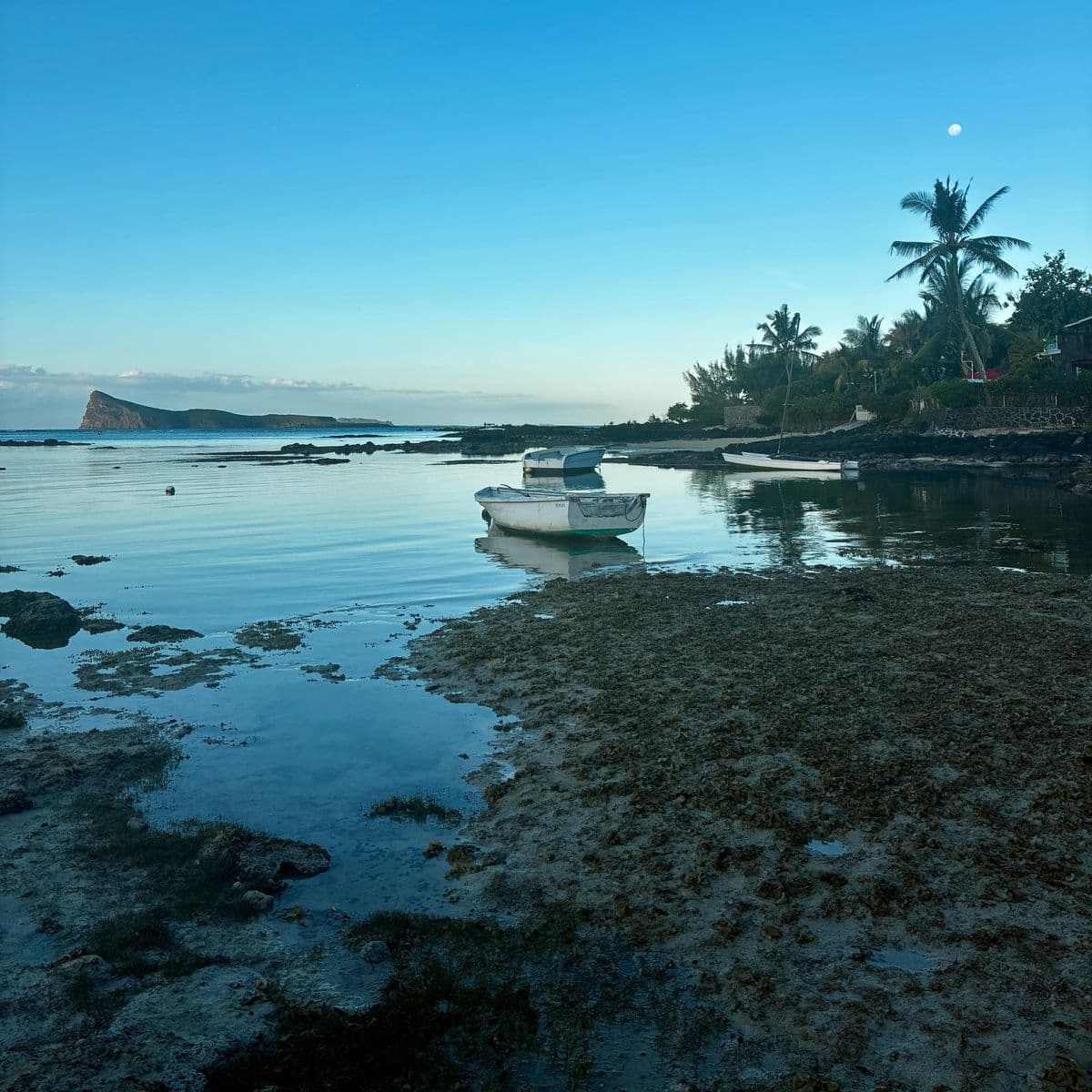 Église Cap Malheureux avec Coin de Mire
