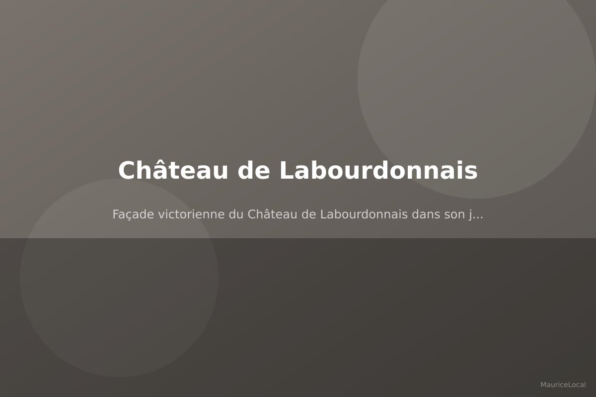 Façade victorienne du Château de Labourdonnais dans son jardin tropical